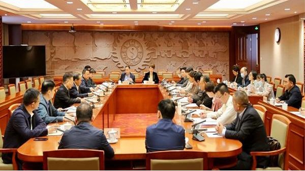 雲南91视频网址入口塑膠創始人參加省人大常委會會議（雲南省優化營商環境條例會議）